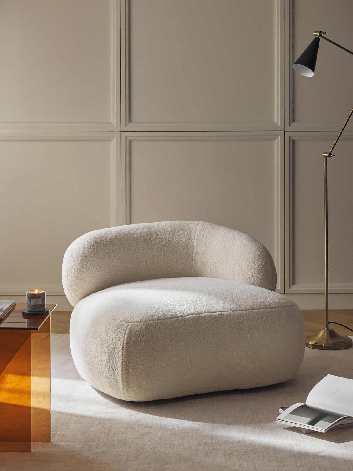 Alva Lounge Chair in Teddy Fur