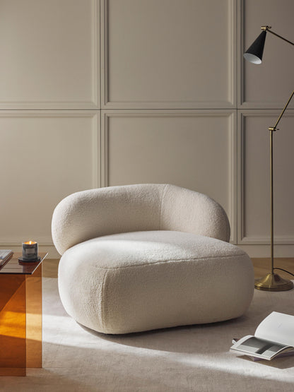 Alva Lounge Chair in Teddy Fur