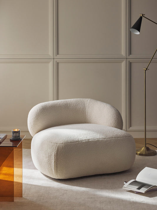 Alva Lounge Chair in Teddy Fur