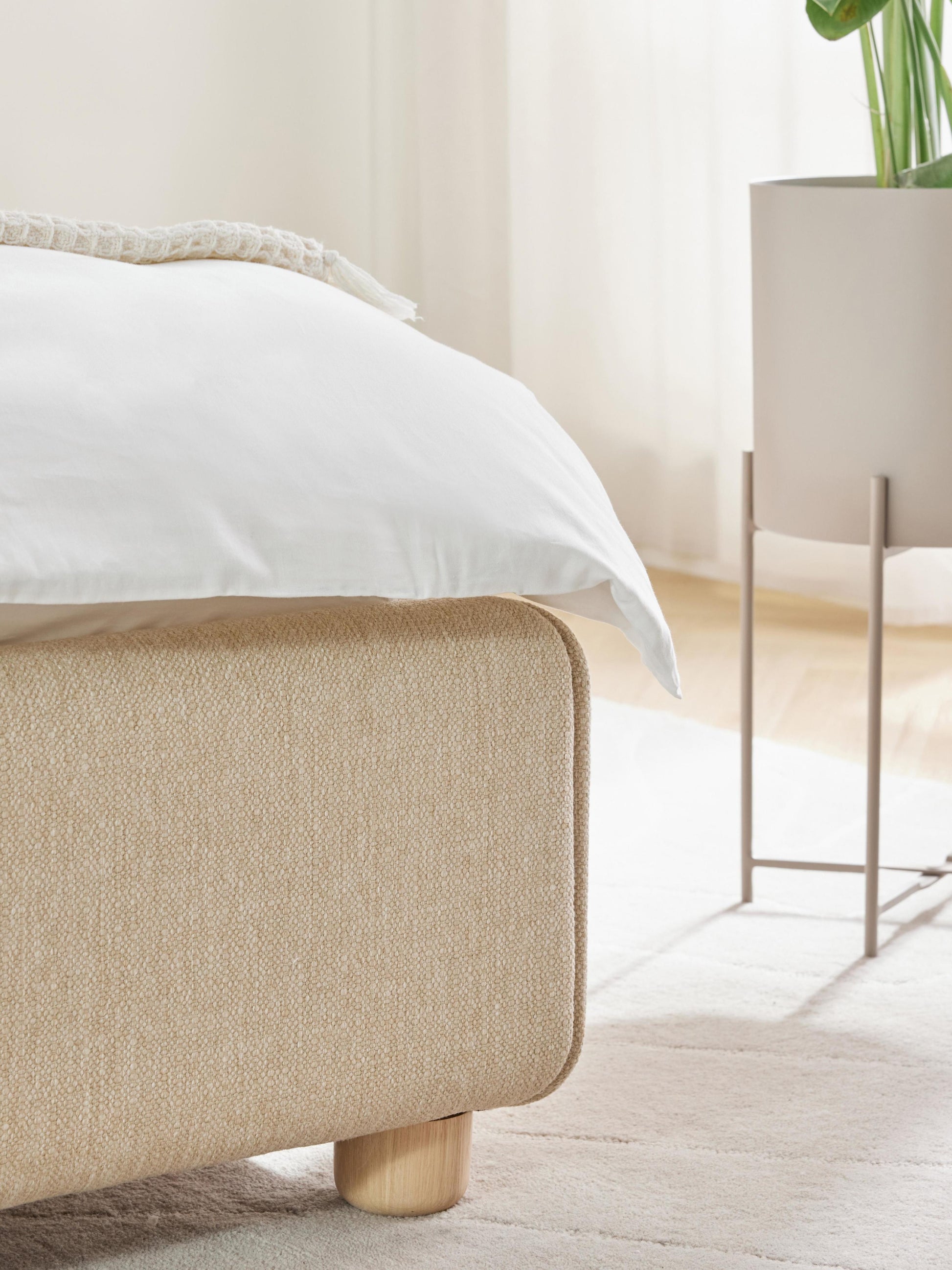 Ebbe Upholstered Bed
