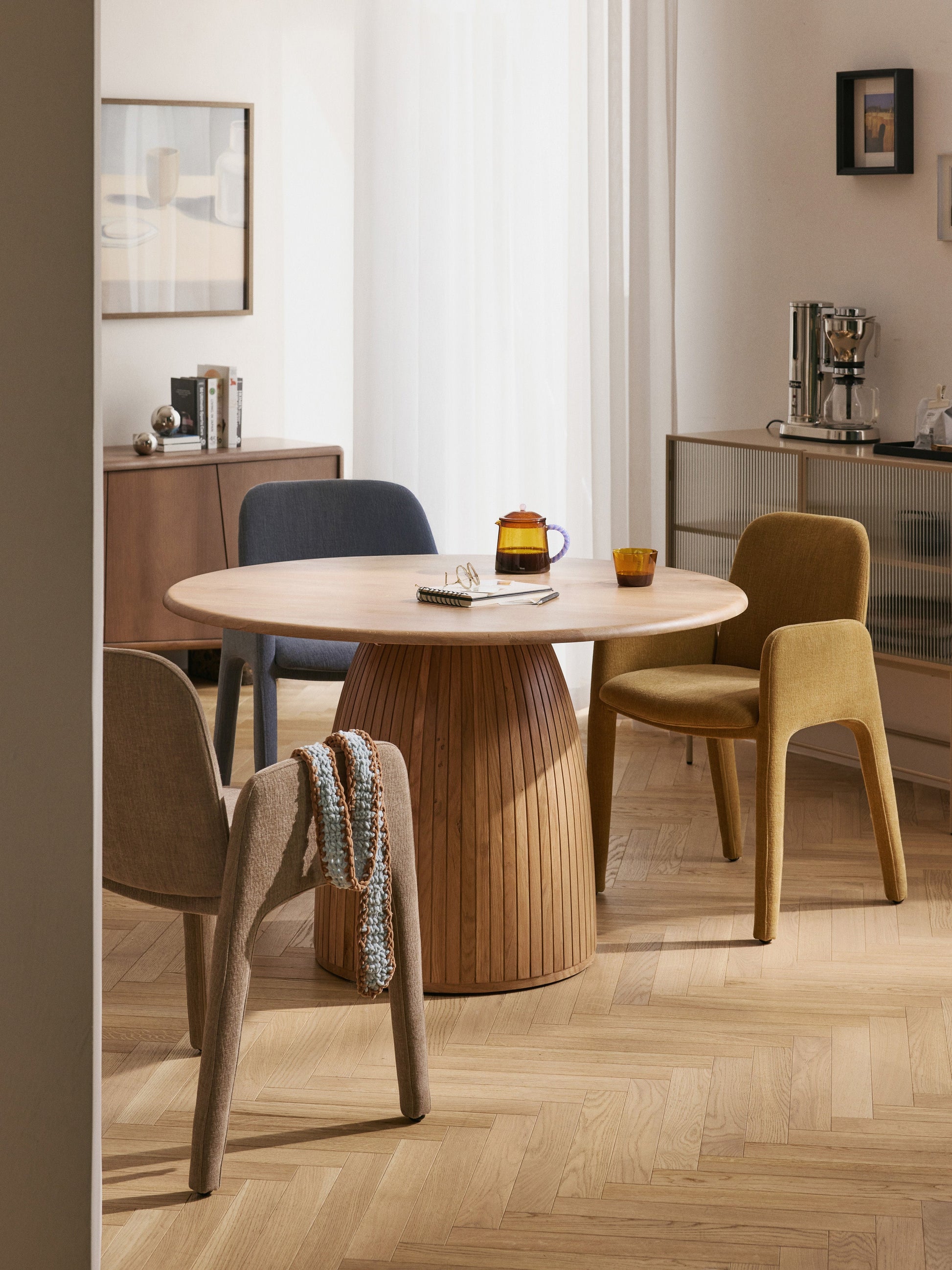 Nellin Round Dining Table with Fluted Texture, in Various Sizes