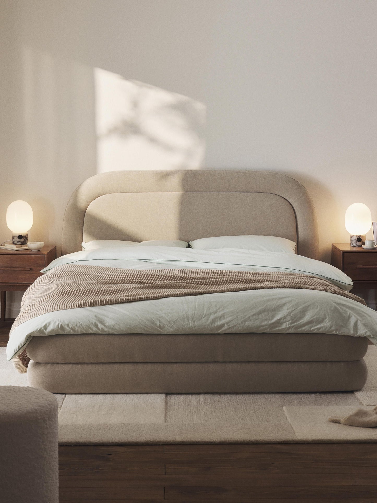 Solomin Upholstered Bed